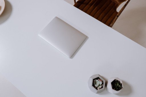 The Ultimate Guide to Modern Minimalist Desks for a Sleek Office Setup
